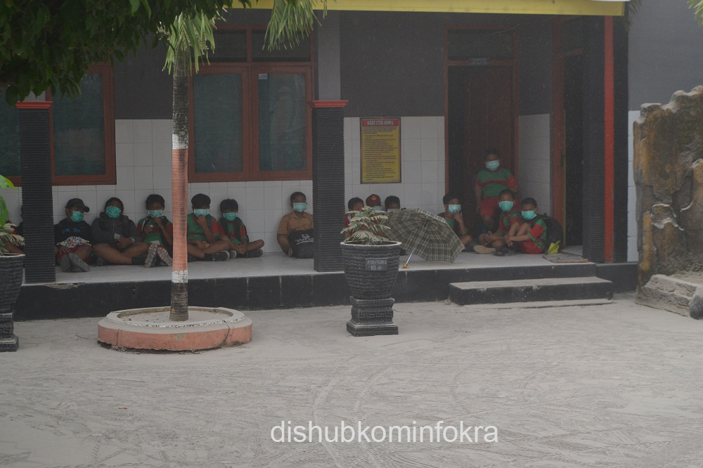 Sekolah dan Kantor Di Liburkan