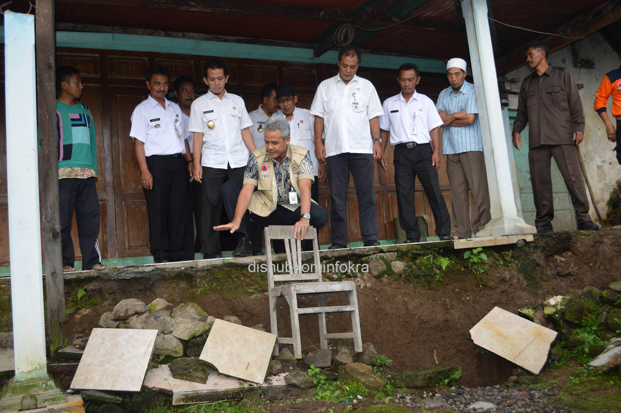 Banyak Rekahan Tanah, Gubernur Jawa Tengah  Minta Warga Di Relokasi