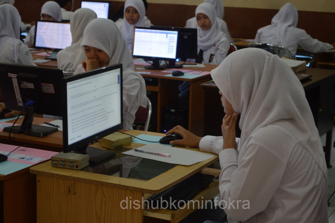 UN CBT Hari Pertama Berjalan Lancar