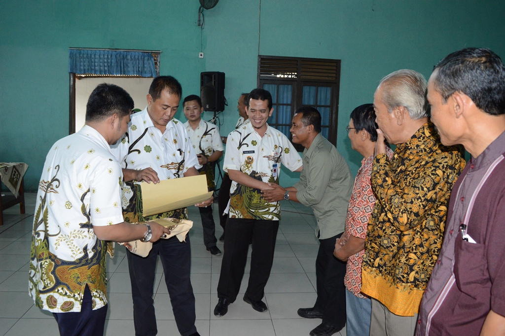 Bupati Karanganyar Kembali Bagikan Insentif RT/RW