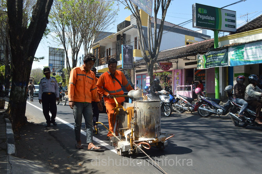 Pengecatan Marka Jalan Sepanjang 2.360 Meter Dimulai