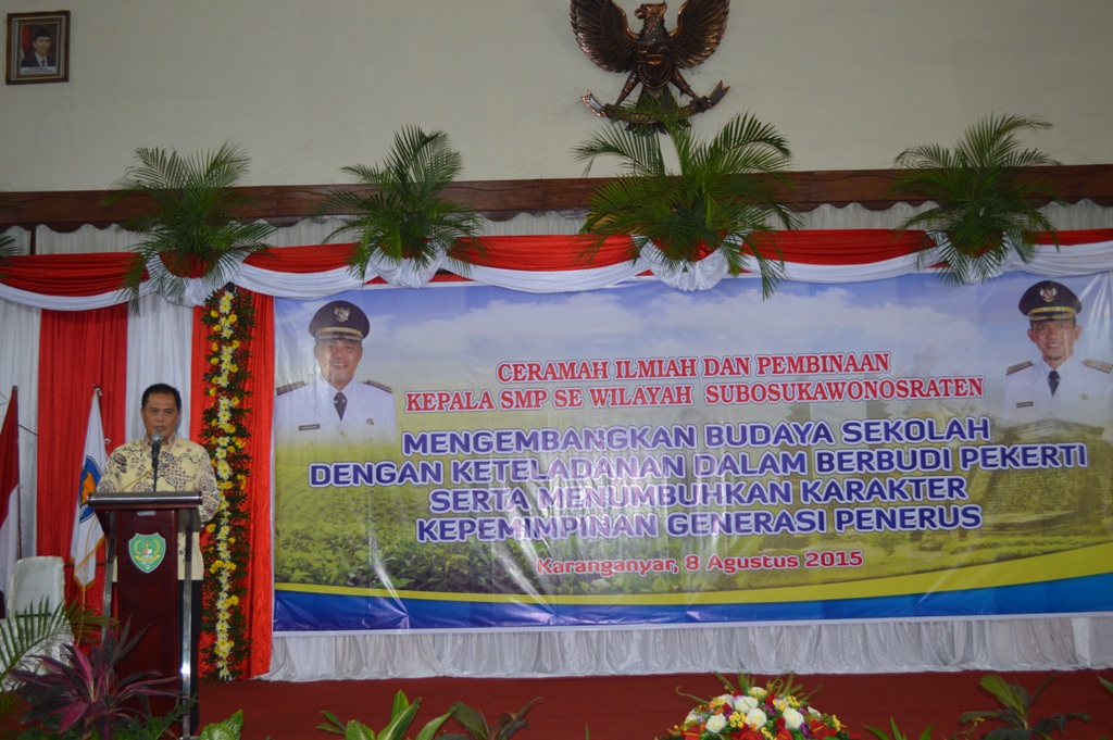 Pembukaan Seminar Ilmiah dan Pembinaan Kepala SMP Se-Wilayah Subosukawonosraten