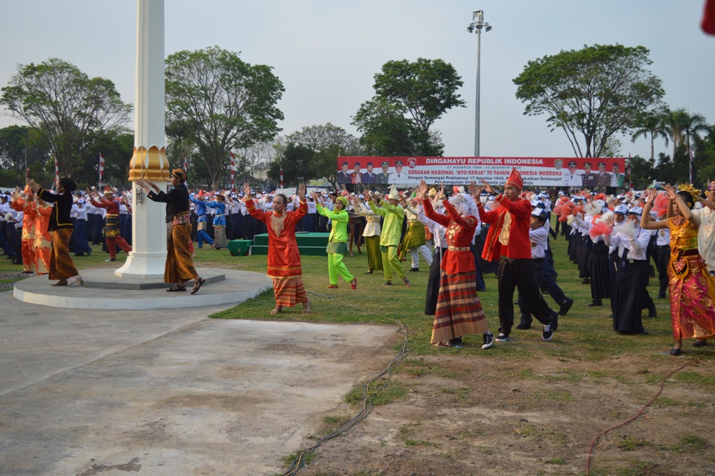 Serenade HUT RI Ke 70