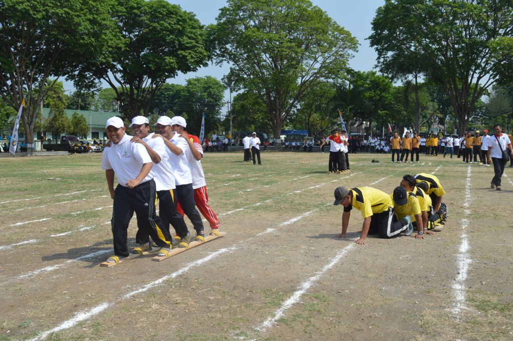 Meriahkan HUT Karanganyar, SKPD Ikuti Lomba Olahraga Tradisional