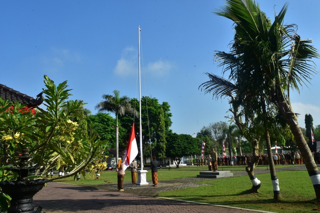 Nguri-uri Budaya Jawa, Kab. Karanganyar Peringati HUT Jateng dengan Pakaian Adat