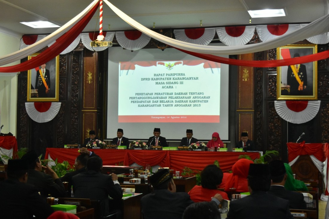 Legislatif dan Eksekutif Kabupaten Karanganyar Mendengarkan Pidato Kenegaraan
