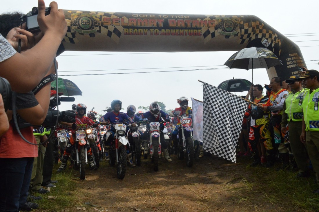 Bupati Bersama Wakil Bupati Karanganyar Buka Adventure Trail