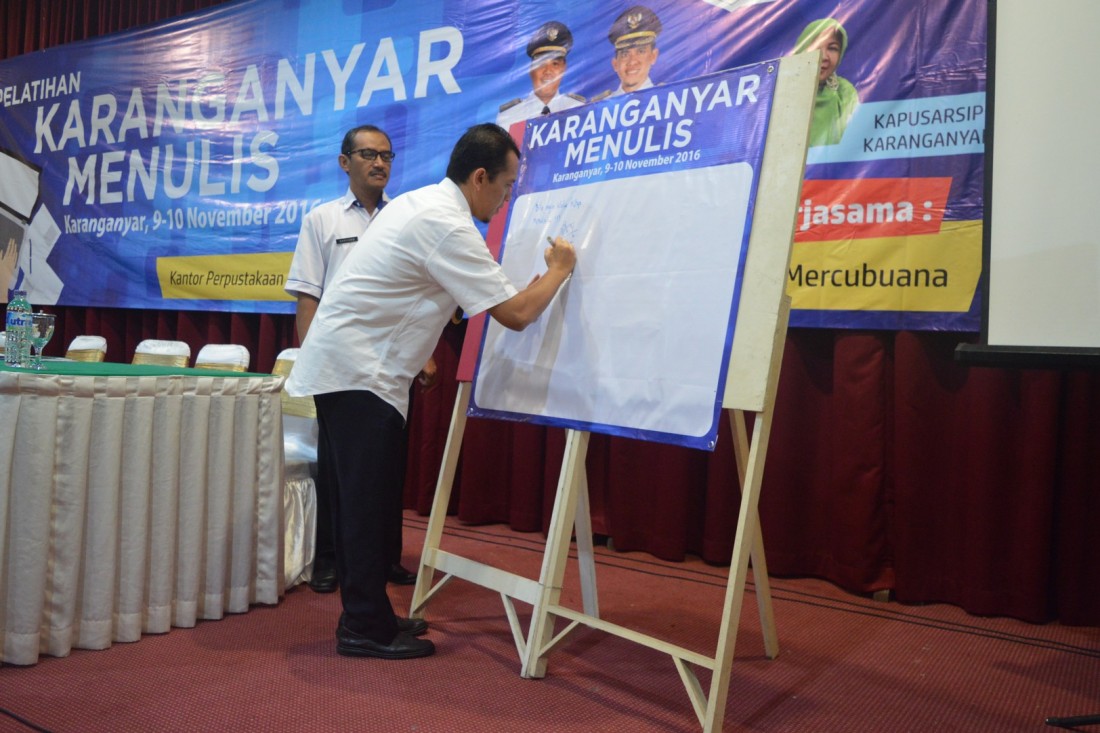 Pelajar Karanganyar Ikuti Pelatihan Menulis
