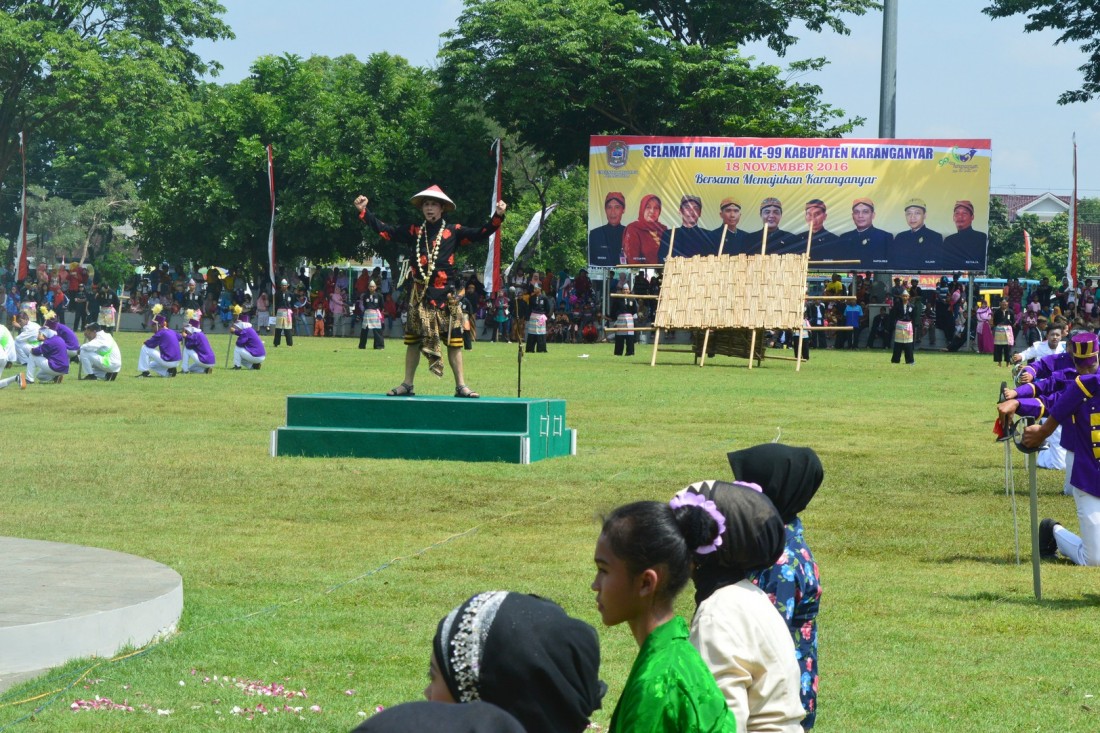999 Penari  dan 999 Pasangan Kembar Meriahkan Hari Jadi Ke-99 Karanganyar
