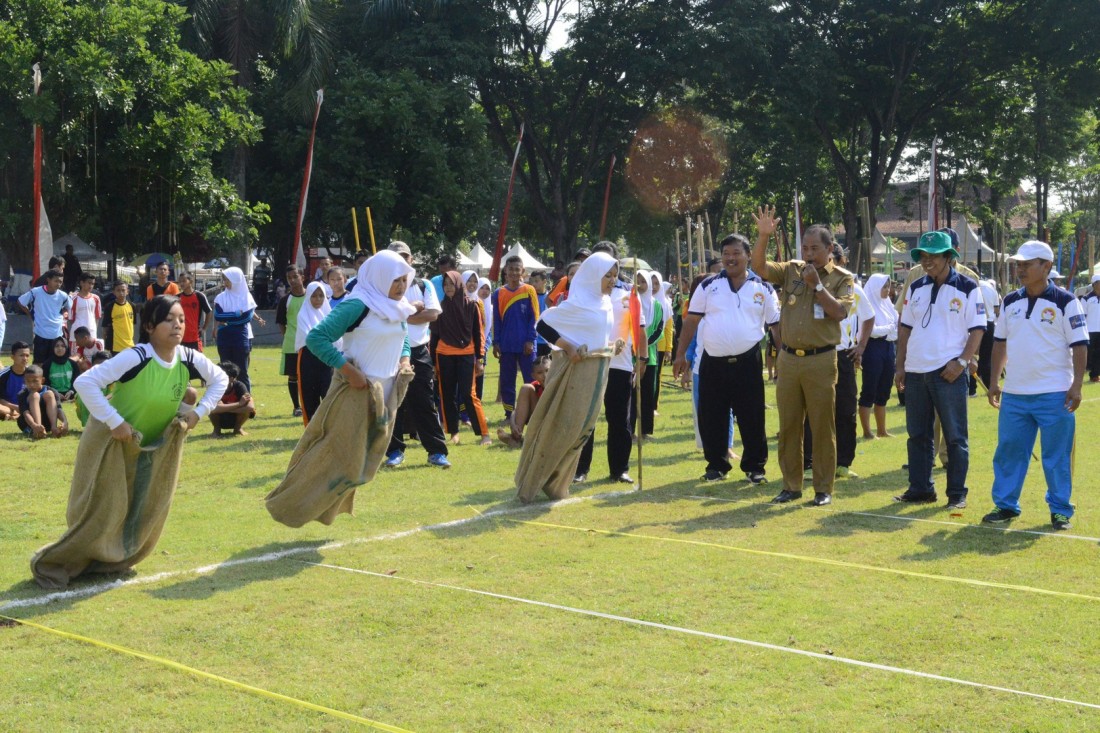 Meriahkan HUT Karanganyar, 500 Siswa Ikuti Lomba Olahraga Tradisional