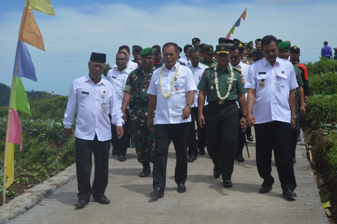 Bupati Menutup Karya Bakti Desaku Maju