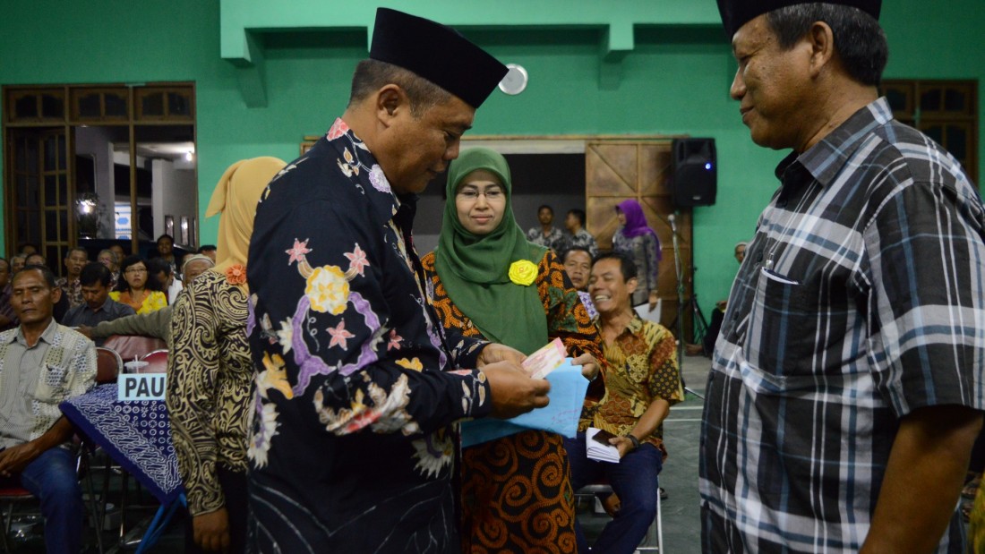 1334 Ketua RT, RW se Kecamatan Jaten dan Colomadu Terima Insentif