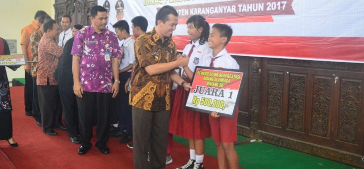 867 Siswa Berprestasi Terima Penghargaan