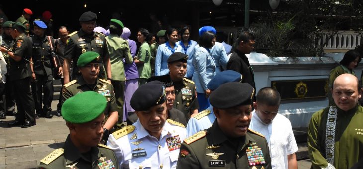 Panglima TNI Ziarah ke Makam Soeharto