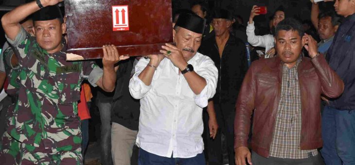 Pjs Bupati Usung Keranda