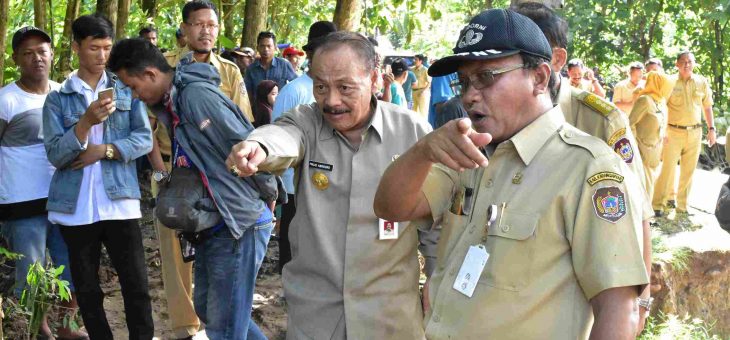 Peninjauan Lokasi Longsor di Desa Kaling, Tasikmadu