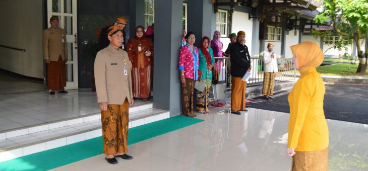 Upacara memperingati Hari Kartini ke-139 dan Hari Otonomi Daerah ke-22