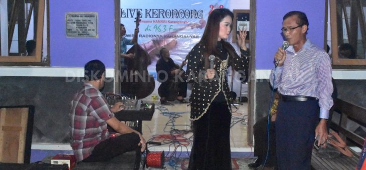 Kepyakan Orkes Kroncong di halaman Radio Swiba Karanganyar