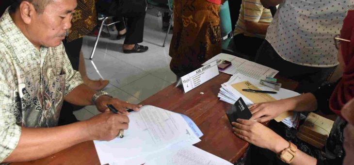 Penyerahan Santunan Penanganan Dampak Sosial Kemasyarakatan