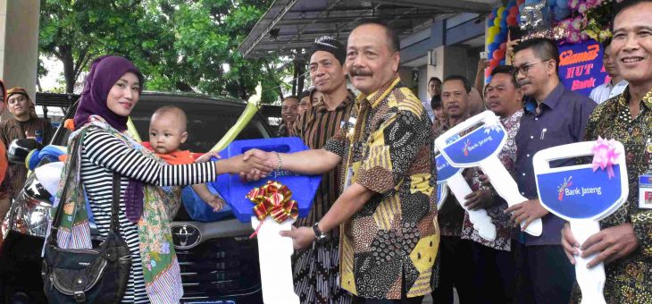 Pembagian Hadiah dalam Rangka HUT Bank Jateng yang ke-55