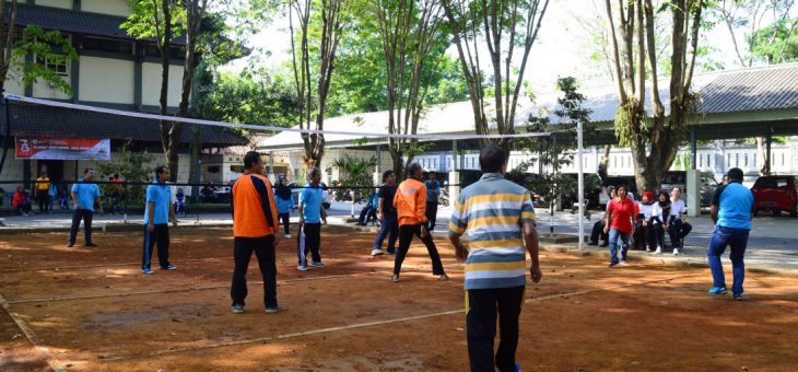 Karyawan dan Karyawati Kantor Setda Memeriahkan  HUT  Ke-73 RI