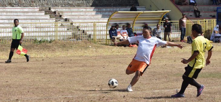 Pertandingan Persahabatan Antara DPRD Karanganyar Dengan Wartawan