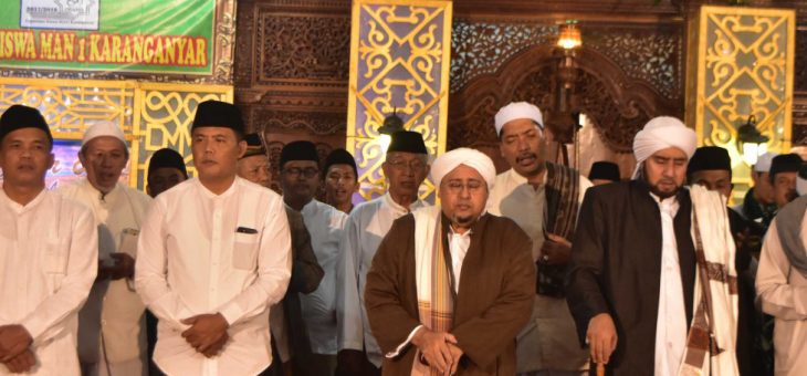 7000 Syekhermania Penuhi Masjid Al- Falah MAN 1 Karanganyar