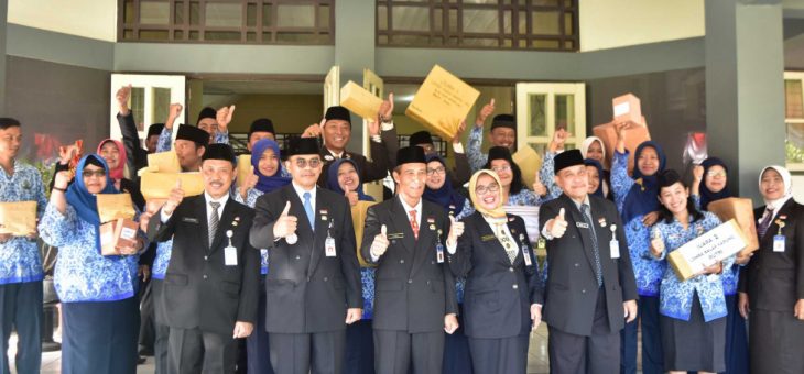 SETDA KARANGANYAR ADAKAN UPACARA HUT RI KE 73   