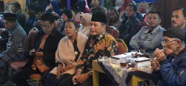 Bu Sri Endang Sedep Tasyakuran Gelar Wayang Kulit