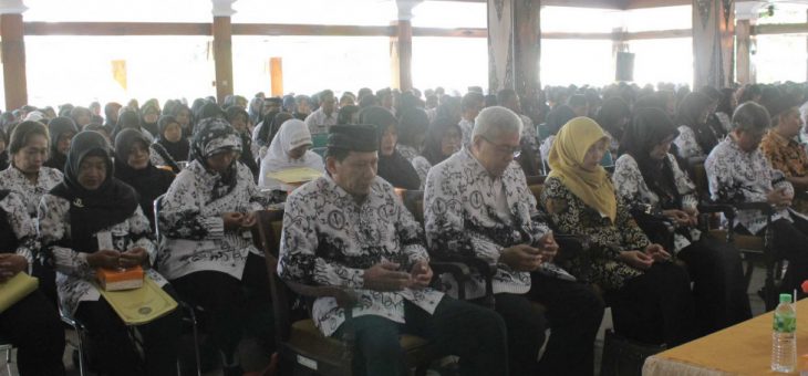 Tingkatkan Profesionalisme Guru, PGRI Kabupaten Karanganyar Gelar Seminar Nasional