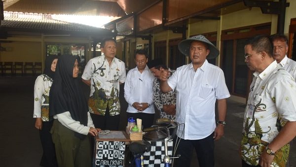 Siswi SMK Bhakti Karya Yang Menginspirasi