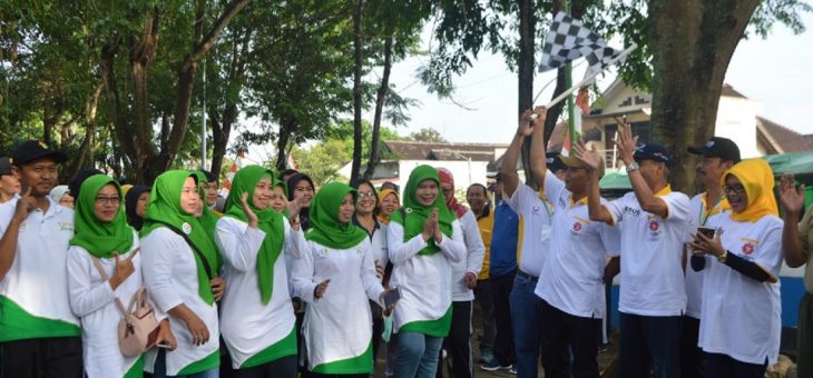 RSUD GELAR JALAN SEHAT MEMPERINGATI HARI KESEHATAN NASIONAL