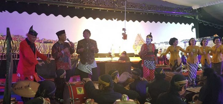 19 Sinden Wayangan Hibur Masyarakat Desa Gajahan Colomadu
