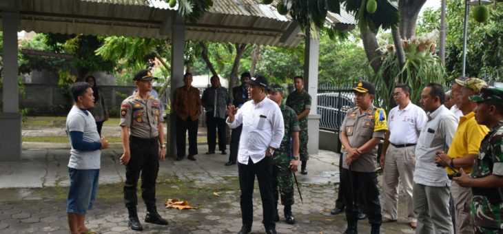 Bupati dan Wakil Bupati Tinjau Pos Pam dan Gereja di Karanganyar
