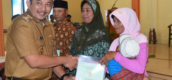 Wakil Bupati Karanganyar Bagikan Sertifikat PTSL di Kalisoro Tawangmangu