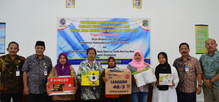 Bupati Karanganyar Beri Bantuan Sarana Usaha Wirausaha Baru Tenaga Kerja Mandiri