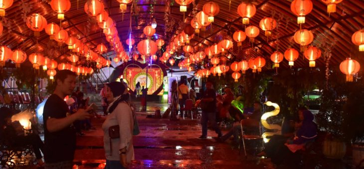 Penerbangan Lampion Hiasi Malam Puncak Festival Imlek di Edupark Intanpari Karanganyar