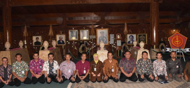 Tim Parasamsya Purna Nugraha Sempatkan Ziarah ke Giribangun Saat Berkunjung Ke Karanganyar