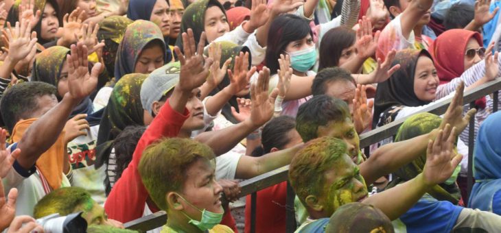 Kemeriahan Warnai Millenial Lawu Color Run dalam rangkaian Millenial Safety Festival 2019 di Karanganyar