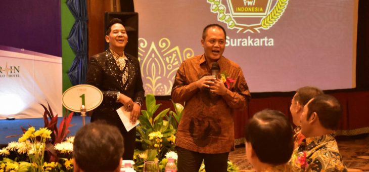 Bupati Karanganyar Terima Anugerah Dari PWI