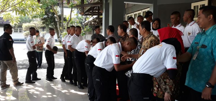 PJS SEKDA KARANGANYAR LEPAS KONTINGEN TIM TUB-BB KE PROPINSI JATENG