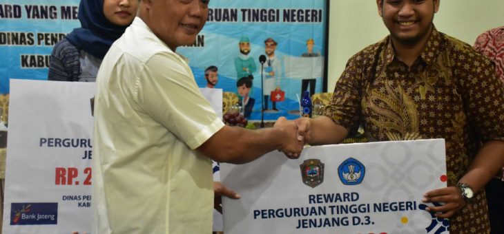 466 Mahasiswa Mendapatkan Reward Dari Pemkab Karanganyar