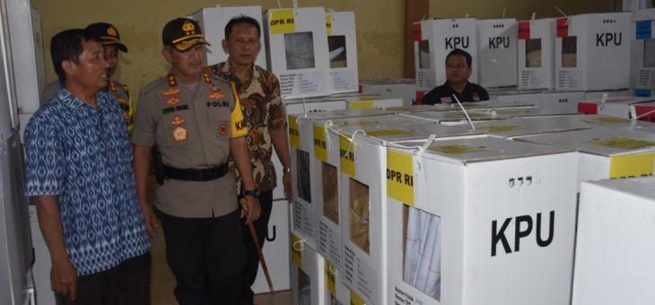 Pengecekan Tempat Penyimpanan Surat Suara di Balai Desa Ngijo, Tasikmadu
