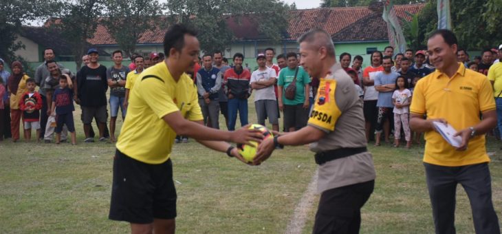 Pembukaan Turnamen Sepak Bola Bupati Cup di Pandeyan, Tasikmadu