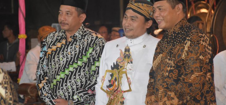 Jembatan Jokowi Diresmikan, Wayangan Semalam Suntuk
