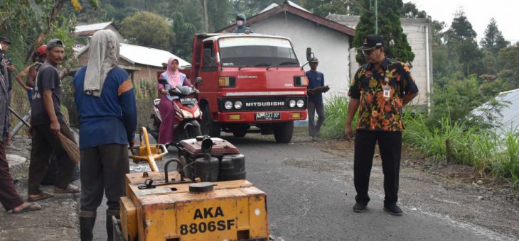 Jelang Arus Mudik Lebaran, DPUPR Lakukan Pemeliharaan Jalan Intensif Di 17 Kecamatan