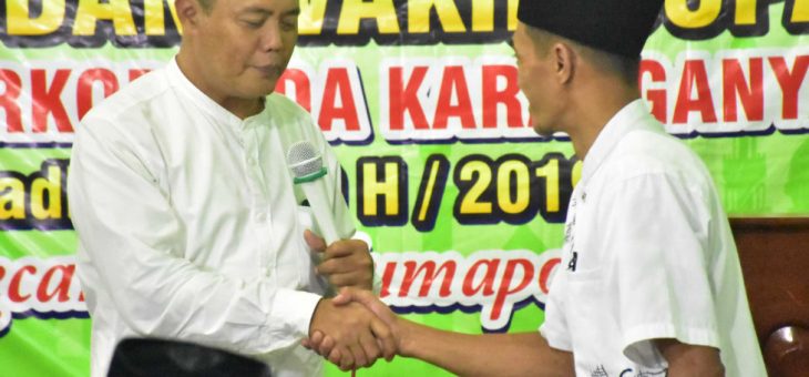 Kades Kadipiro, Larsito Dapat Hadiah Syaal Dari Bupati