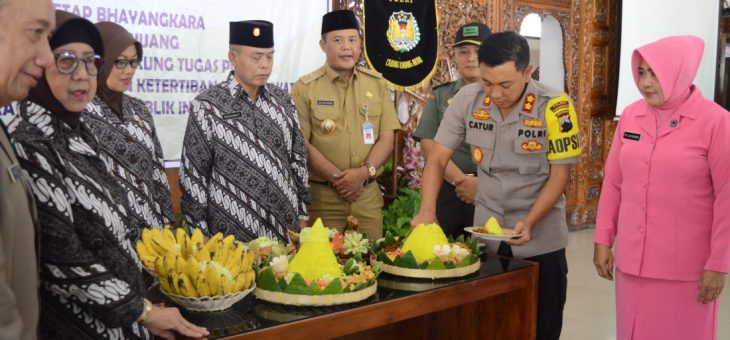 SYUKURAN HUT PP POLRI, BUPATI KARANGANYAR: POLRI, JOS,JOS,JOS