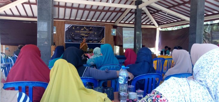 Mahasiswa KKN UNS, Tularkan Ilmu Tanaman Obat dan Pestisida Nabati Berbahan Dasar Bawang Putih