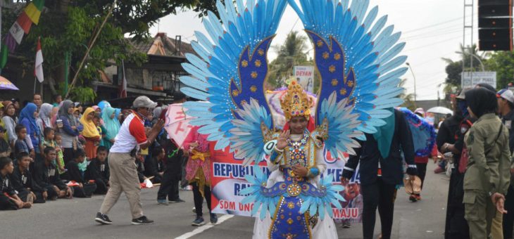SEMARAK KEMERIAHAN KARNAVAL PEMBANGUNAN MEMPERINGATI HUT RI KE-74 DI KECAMATAN MOJOGEDANG KABUPATEN KARANGANYAR